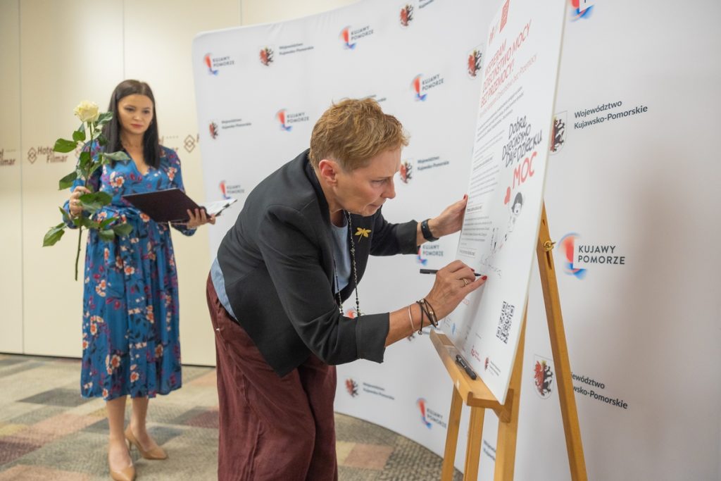 Toruń, Konferencja i manifest dzieciństwo bez przemocy, fot. Mikołaj Kuras dla UMWKP