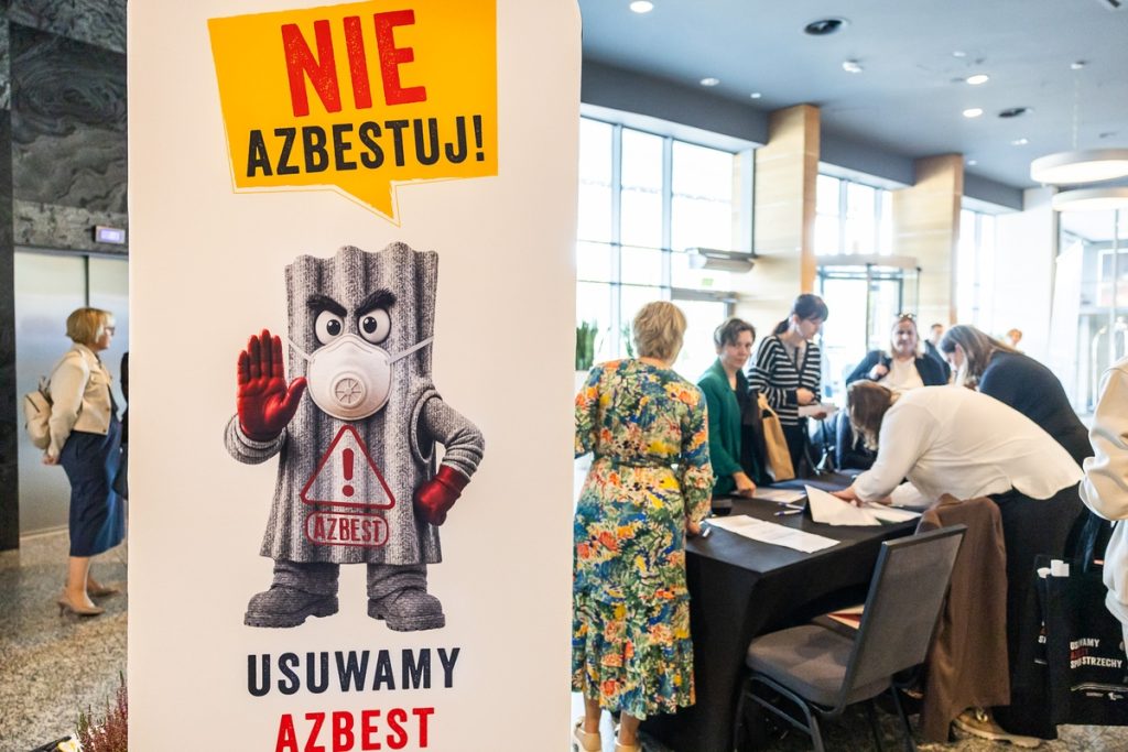 Konferencja „Usuwamy azbest spod strzechy”, fot. Szymon Zdziebło/tarantoga.pl dla UMWKP