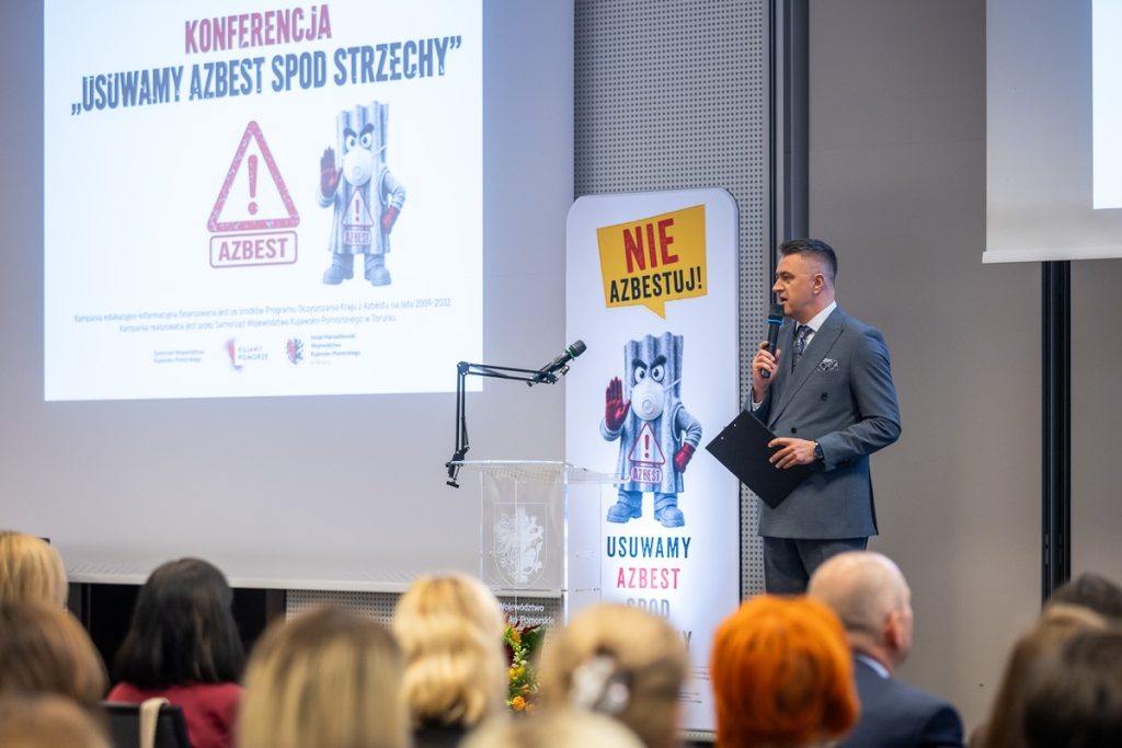 Konferencja „Usuwamy azbest spod strzechy”, fot. Szymon Zdziebło/tarantoga.pl dla UMWKP