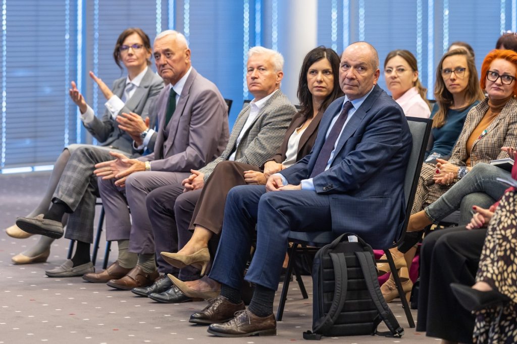 Konferencja „Usuwamy azbest spod strzechy”, fot. Szymon Zdziebło/tarantoga.pl dla UMWKP
