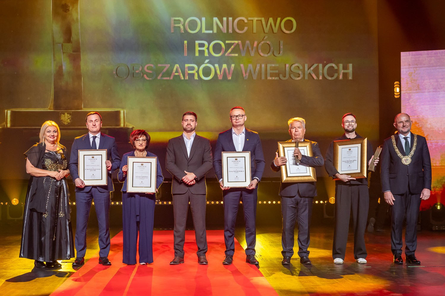 Laureaci Nagród Marszałka w kategorii „Rolnictwo i rozwój obszarów wiejskich”, fot. Szymon Zdziebło/tarantoga.pl dla UMWKP
