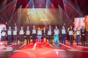 Laureaci Nagród Marszałka w kategorii „Edukacja”, fot. Szymon Zdziebło, tarantoga.pl dla UMWKP