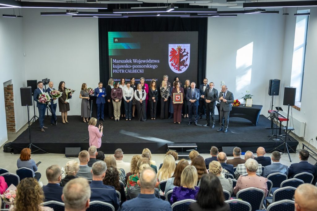 Otwarcie nowej siedziby CUS w Pruszczu (powiat świecki), fot. Szymon Zdziebło/tarantoga.pl dla UMWKP