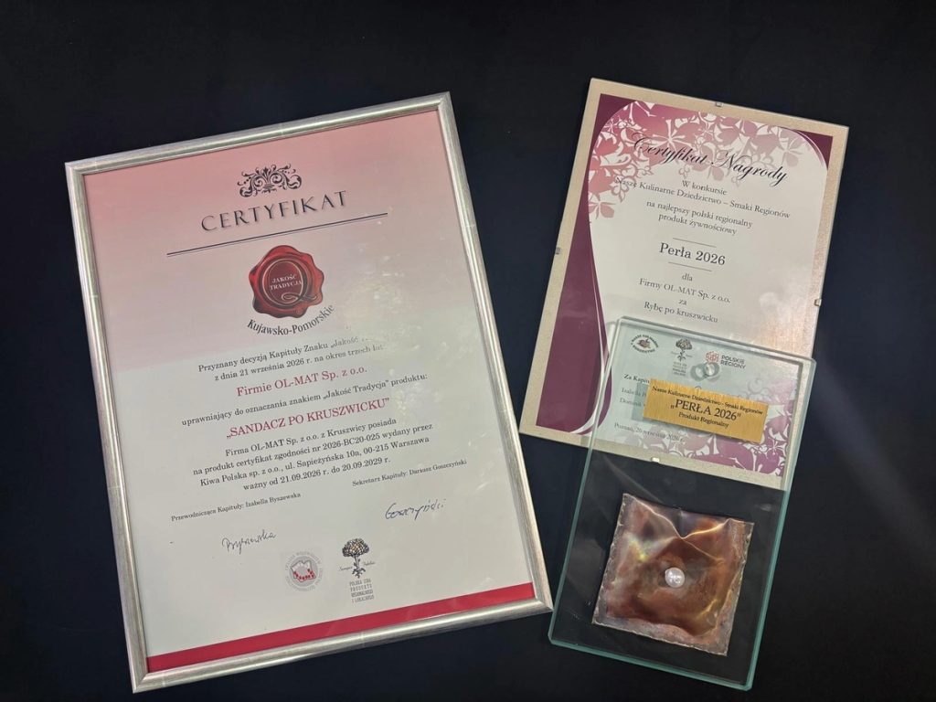 Award for Kruszwica-style fish presented to Małgorzata and Maciej Gombiński, photo: UMWKP