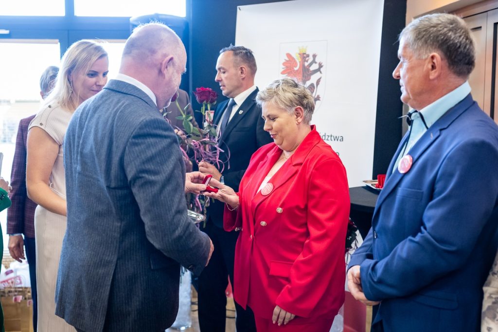 Wręczenie odznak sołtysom z powiatu świeckiego, fot. Tomasz Czachorowski/eventphoto dla UMWKP