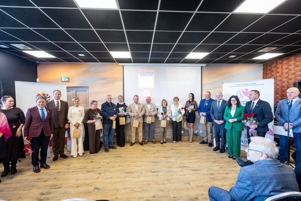 Wręczenie odznak sołtysom z powiatu świeckiego, fot. Tomasz Czachorowski/eventphoto dla UMWKP