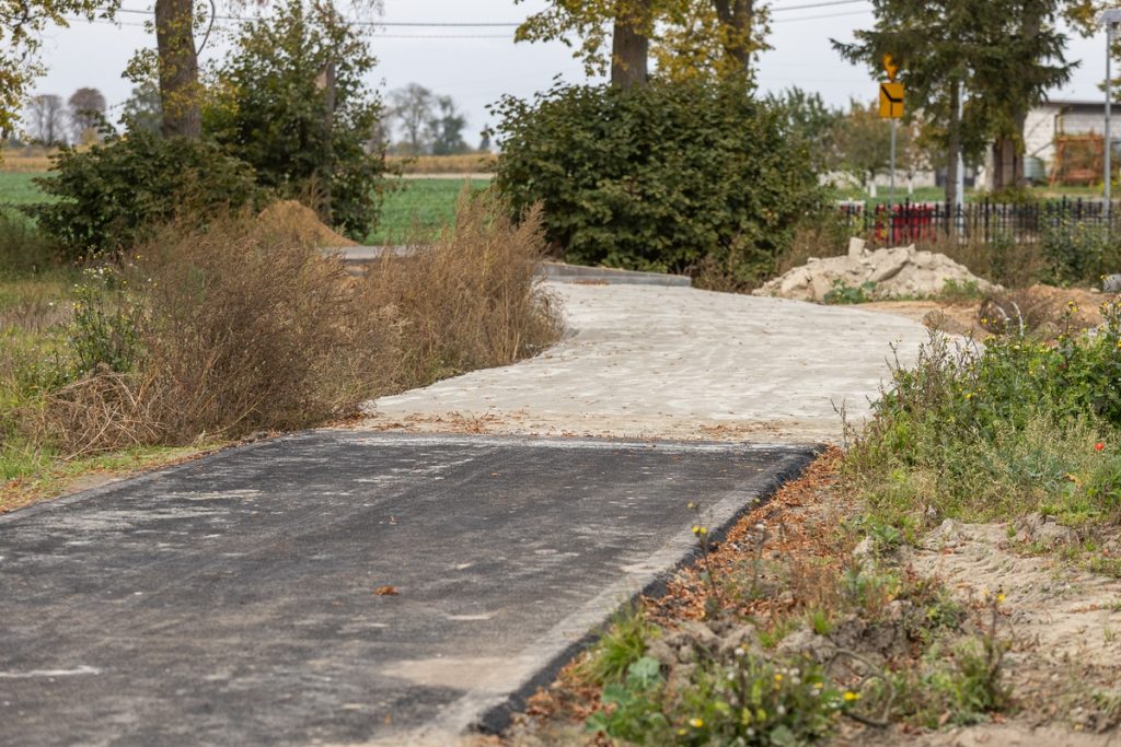Modernizacja DW 268 i budowa ścieżki rowerowej, fot. Szymon Zdziebło/tarantoga.pl dla UMWKP