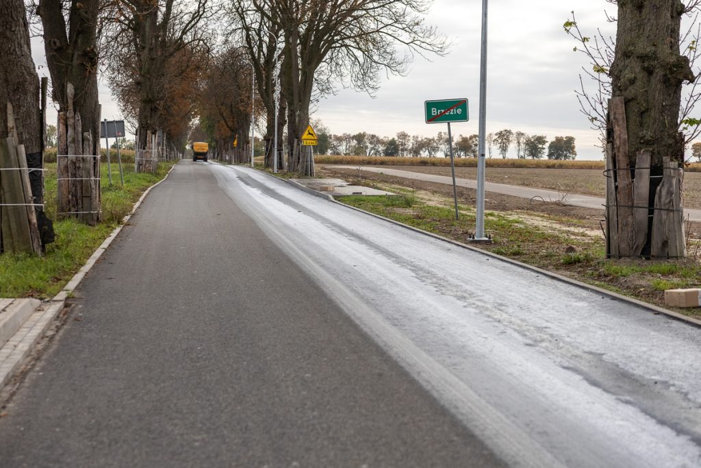 Modernizacja DW 268 i budowa ścieżki rowerowej, fot. Szymon Zdziebło/tarantoga.pl dla UMWKP