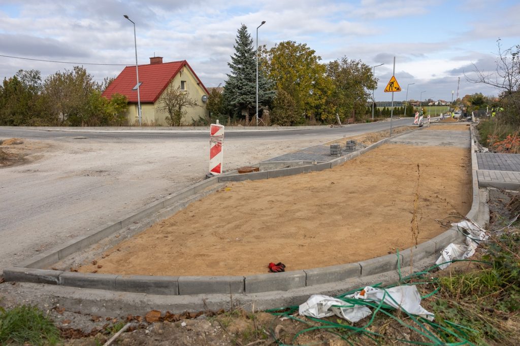 Modernizacja DW 268 i budowa ścieżki rowerowej, fot. Szymon Zdziebło/tarantoga.pl dla UMWKP