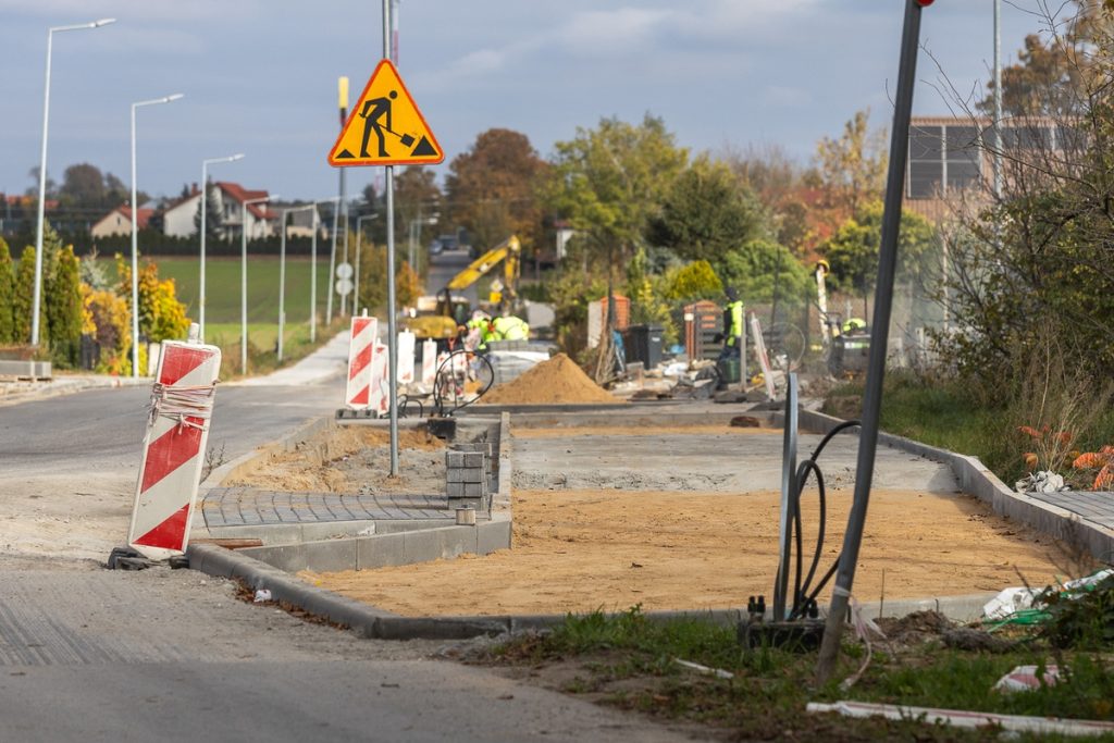 Modernizacja DW 268 i budowa ścieżki rowerowej, fot. Szymon Zdziebło/tarantoga.pl dla UMWKP