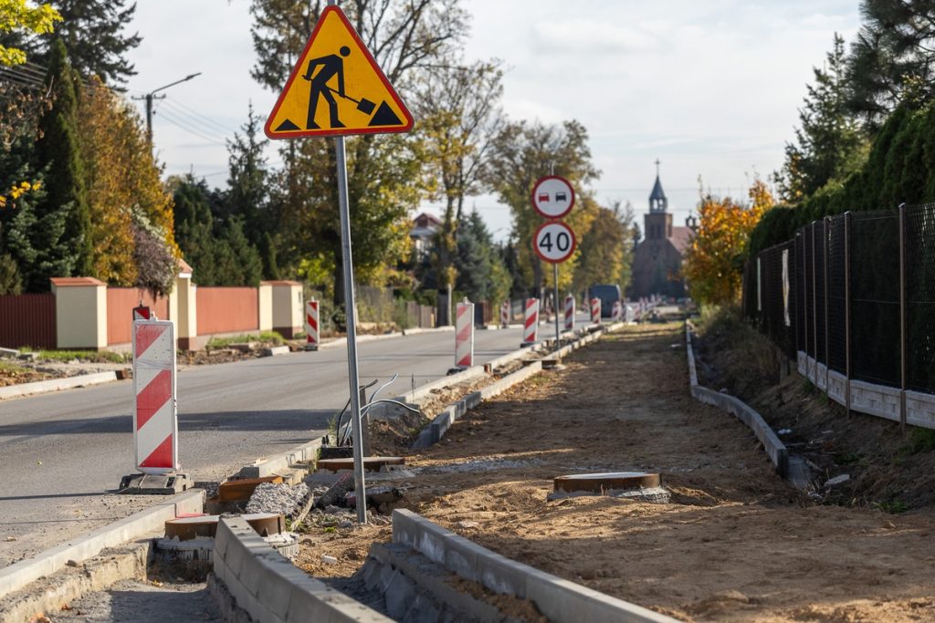 Modernizacja DW 268 i budowa ścieżki rowerowej, fot. Szymon Zdziebło/tarantoga.pl dla UMWKP