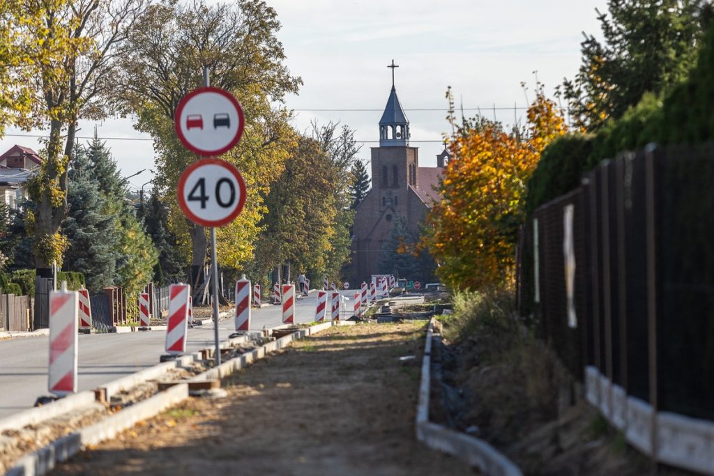 Modernizacja DW 268 i budowa ścieżki rowerowej, fot. Szymon Zdziebło/tarantoga.pl dla UMWKP