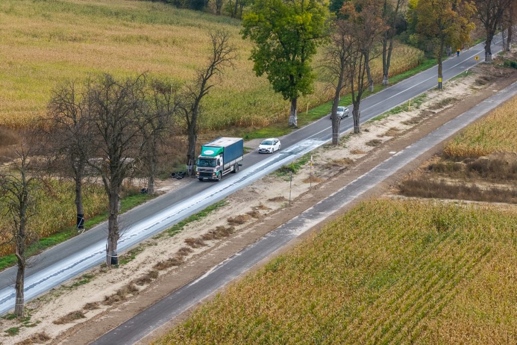 Modernizacja DW 268 i budowa ścieżki rowerowej, fot. Szymon Zdziebło/tarantoga.pl dla UMWKP
