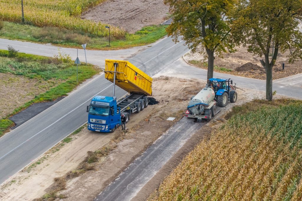 Modernizacja DW 268 i budowa ścieżki rowerowej, fot. Szymon Zdziebło/tarantoga.pl dla UMWKP