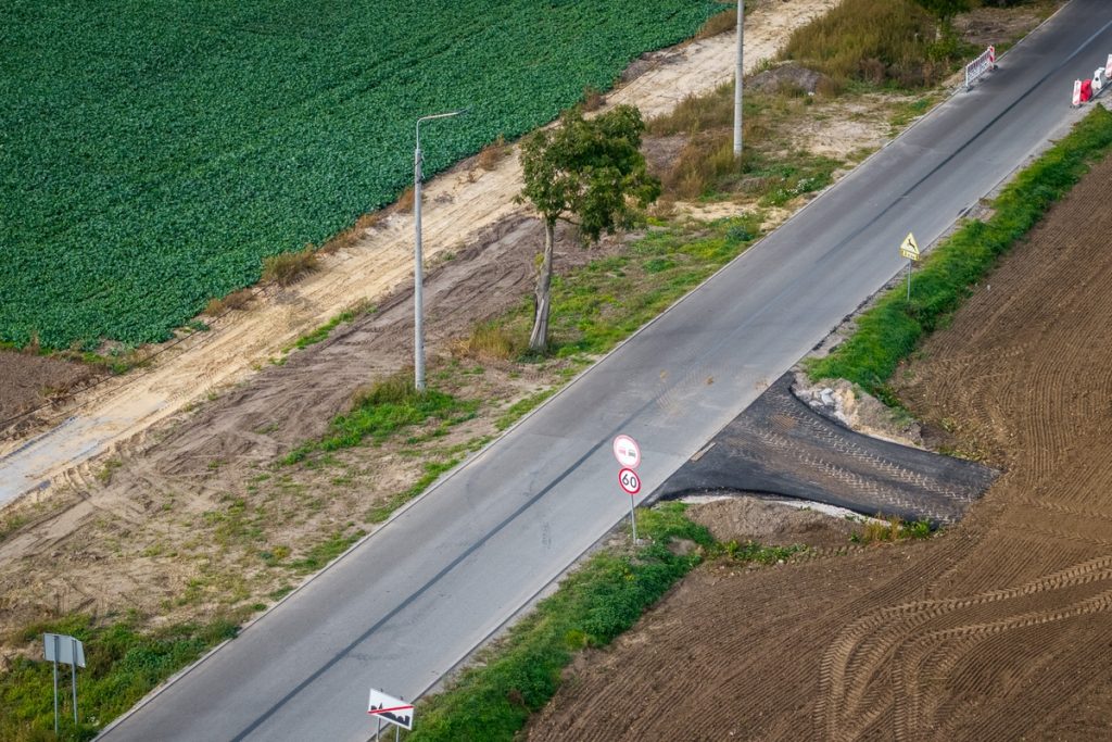 Modernizacja DW 268 i budowa ścieżki rowerowej, fot. Szymon Zdziebło/tarantoga.pl dla UMWKP