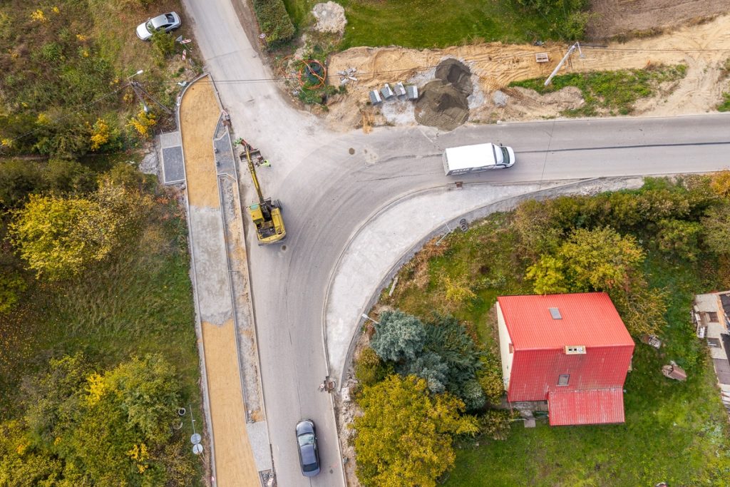 Modernizacja DW 268 i budowa ścieżki rowerowej, fot. Szymon Zdziebło/tarantoga.pl dla UMWKP