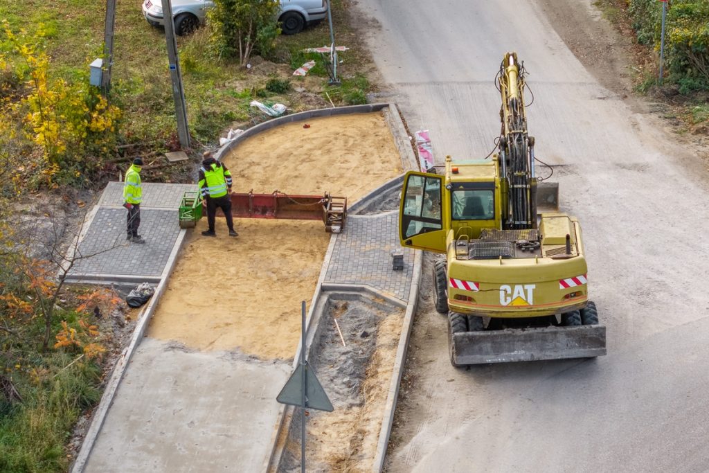 Modernizacja DW 268 i budowa ścieżki rowerowej, fot. Szymon Zdziebło/tarantoga.pl dla UMWKP