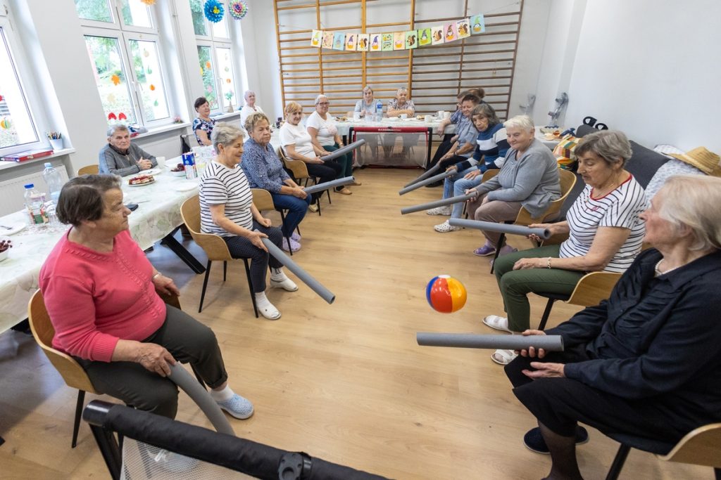 Zajęcia dla seniorów w Trzebczyku Szlacheckim, fot. Mikołaj Kuras dla UMWKP