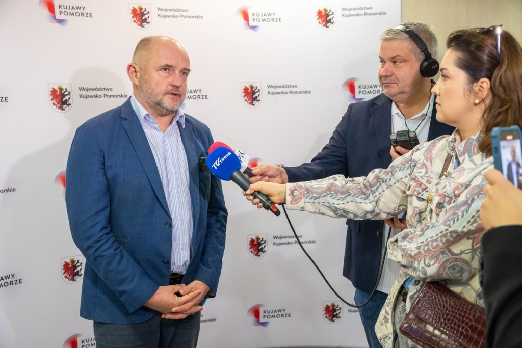 Wręczenie umów w ramach PS WPR. fot. Mikołaj Kuras dla UMWKP