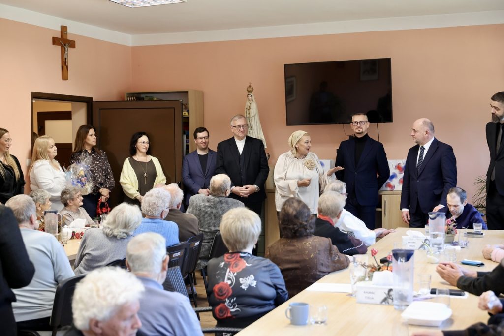 Przekazanie czujek dla seniorów, fot. Andrzej Goiński/UMWKP