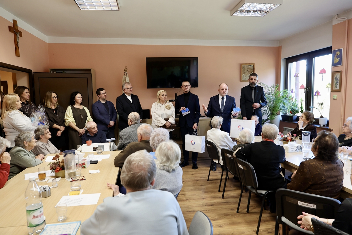 Przekazanie czujek dla seniorów, fot. Andrzej Goiński/UMWKP