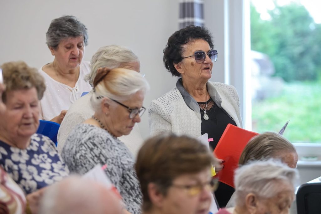 Przekazanie czujek dla seniorów, fot. Szymon Zdziebło/tarantoga.pl dla UMWKP
