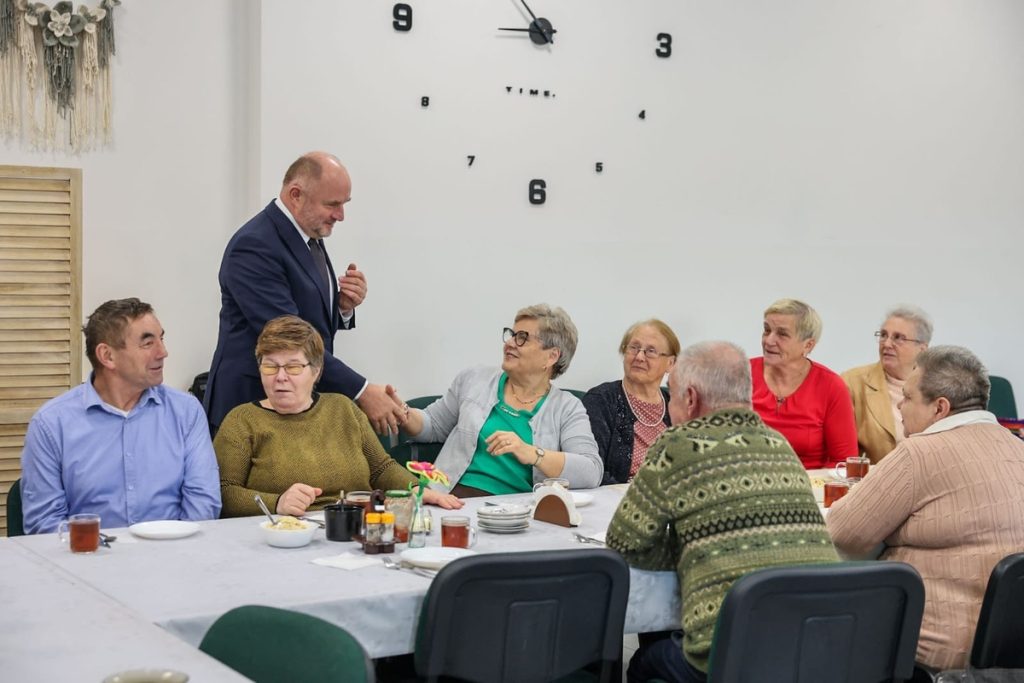 Przekazanie czujek dla seniorów, fot. Szymon Zdziebło/tarantoga.pl dla UMWKP