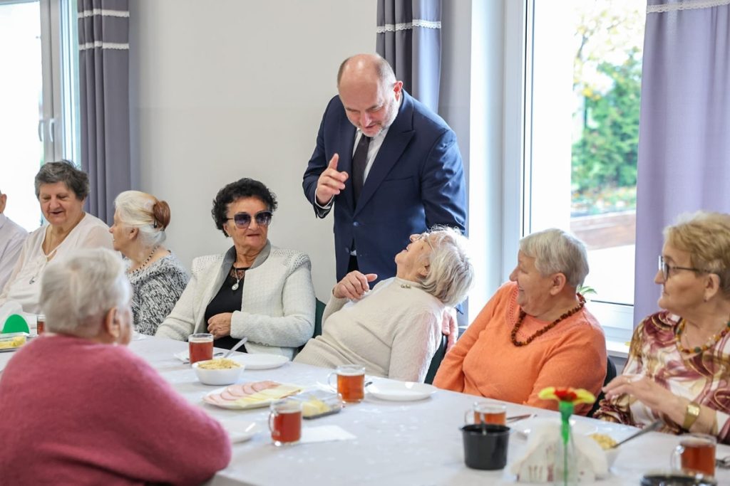 Przekazanie czujek dla seniorów, fot. Szymon Zdziebło/tarantoga.pl dla UMWKP