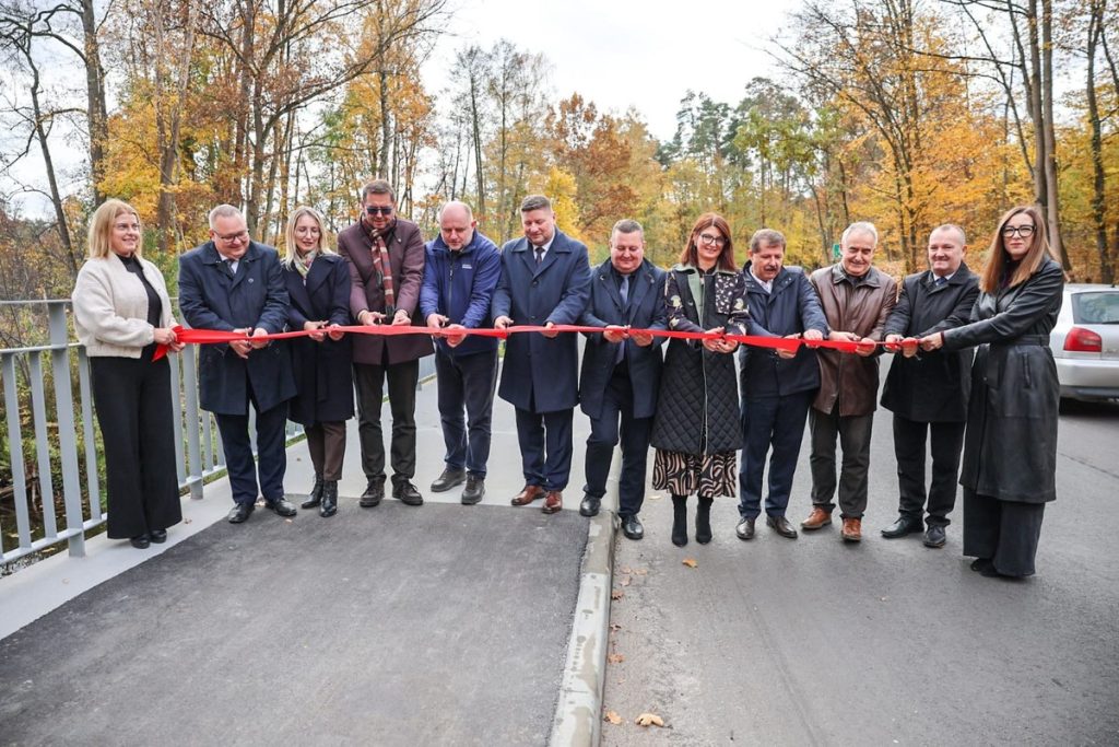 Otwarcie ścieżki pieszo-rowerowej wzdłuż drogi powiatowej łączącej Zbiczno, Rytebłota i Ciche, fot. Szymon Zdziebło/tarantoga.pl dla UMWKP