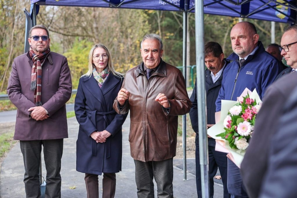Otwarcie ścieżki pieszo-rowerowej wzdłuż drogi powiatowej łączącej Zbiczno, Rytebłota i Ciche, fot. Szymon Zdziebło/tarantoga.pl dla UMWKP