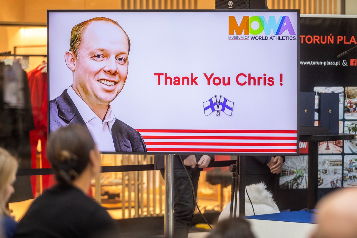 Tablica z podziękowaniem dla Chrisa Turnera na wystawie MOWA w Toruniu, fot, Szymon Zdziebo/tarantoga dla UMWKP