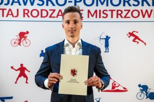 Kacper Mickiewicz during the Marshal of the Region’s sports scholarship award ceremony, photo by Szymon Zdziebło/tarantoga.pl for UMWKP