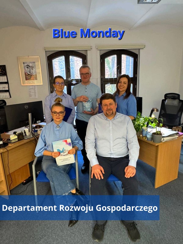 Pracownicy Departamentu Rozwoju Gospodarczego, zdjęcie na konkurs „Odczarujmy Blue Monday” 2026