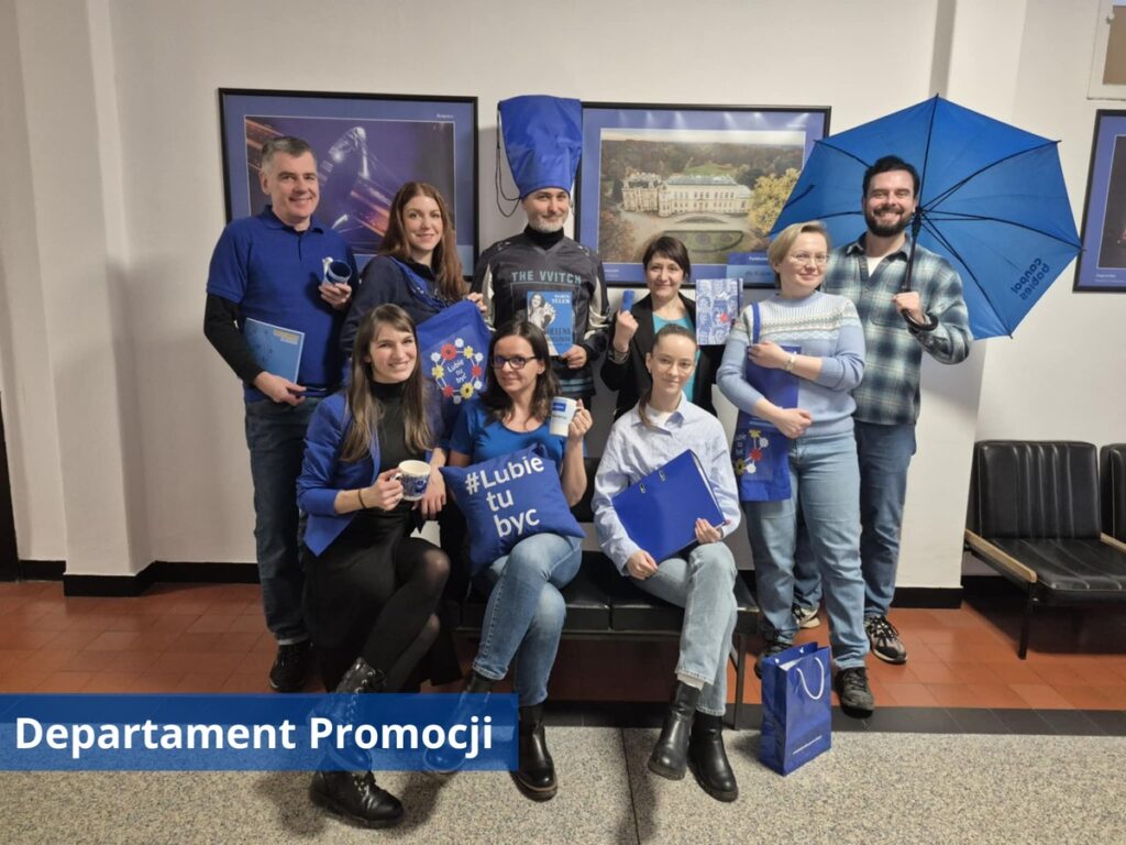 Pracownicy Departamentu Promocji, zdjęcie na konkurs „Odczarujmy Blue Monday” 2026