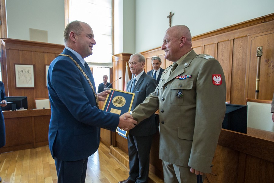 Medale Unitas Durat dla zasłużonych artylerzystów, fot. Szymon Zdziebło/tarantoga.pl