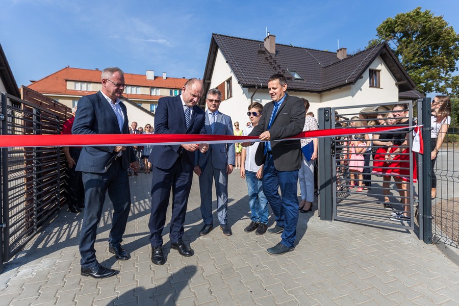 Uroczyste otwarcie domów w Chełmnie, fot. Szymon Zdziebło/Tarantoga.pl