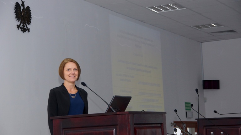 Katarzyna Niedzwiec - prowadząca konferencję - ZS Nr 33 w Bydgoszczy