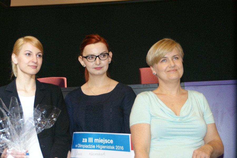 Laureatki Olimpiady (od lewej) Karolina Ciechorska, Anna Niemasik i Marzena Sobiecka-Dorsz