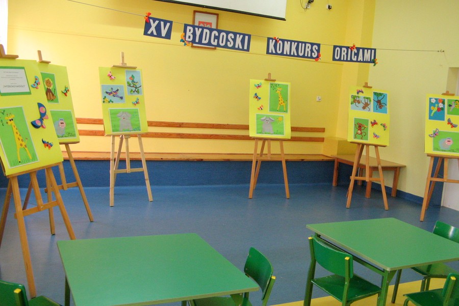 wystawa prac plastycznych uczniów ZS Nr 33 zaprezentowana w trakcie bydgoskiego konkursu i przeglądu origami