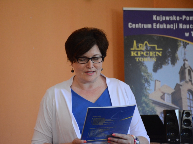 Konsultantka Zofia Spalińska prowadzi konferencję