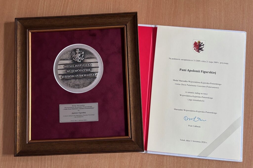 Medal dla pani Apolonii Figurskiej, fot. UMWKP