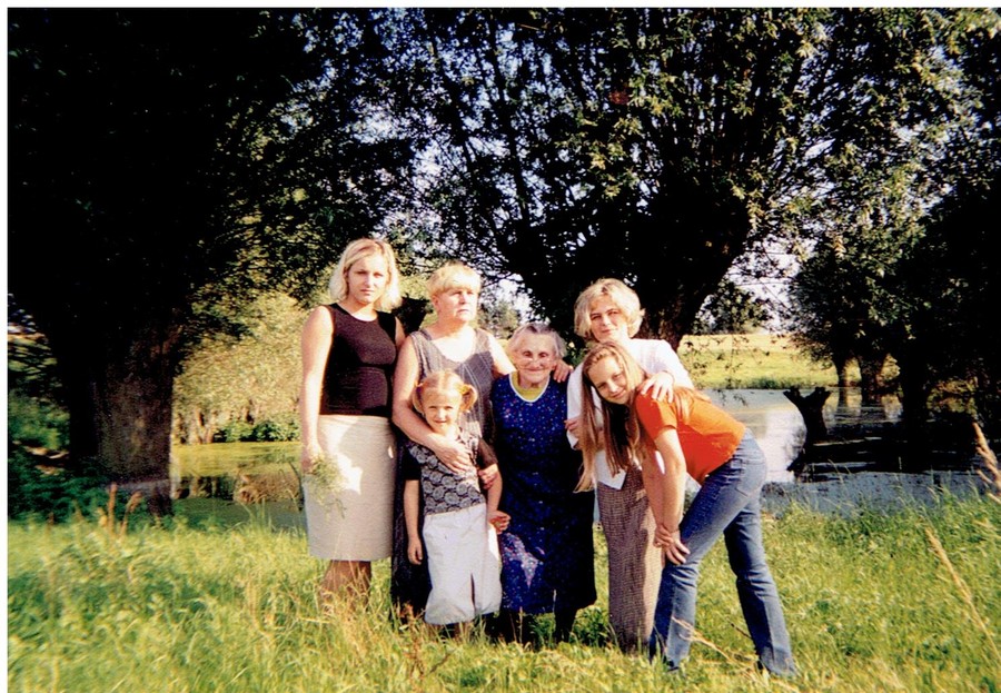 Pani Janina Bernasiak z rodziną (2002), fot. archwium rodzinne