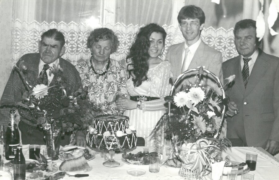 Helena Mariańska (druga od lewej) z rodziną, fot. archiwum prywatne