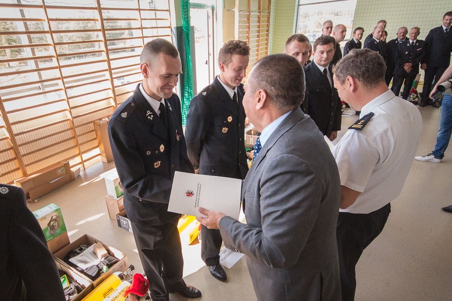 Uroczystość wręczenia sprzętu strażakom w Boniewie, fot. Szymon Zdziebło