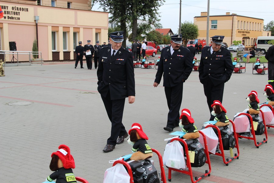 Uroczystość wręczenia sprzętu strażakom, Dobrcz, fot. Komenda Wojewódzka PSP w Toruniu