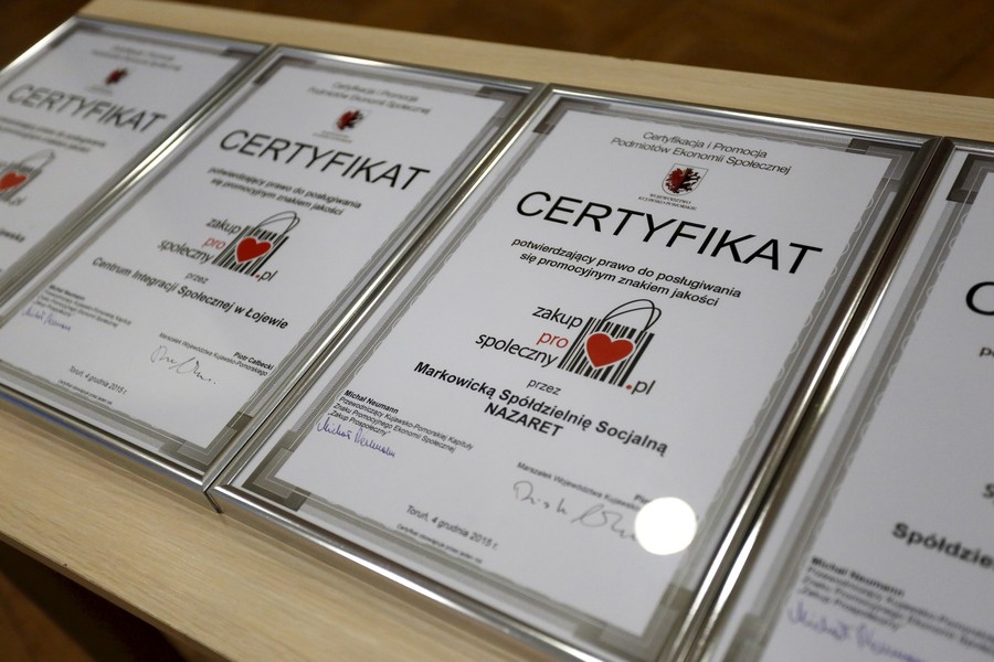 Wręczenie pierwszych w Kujawsko-Pomorskiem certyfikatów uprawniających do używania godła promocyjnego Zakup Prospołeczny, Toruń 4 grudnia, fot. Mikołaj Kuras