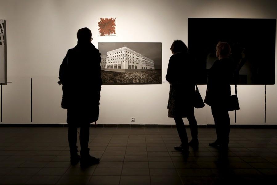 Wernisaż wystaw „Czasami coś widać” i „Masa i władza” w Galerii Wozownia, fot. Mikołaj Kuras