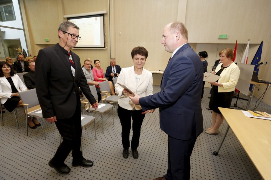 Uroczystość wręczenia umów przedstawicielom organizacji pozarządowych, fot. Mikołaj Kuras