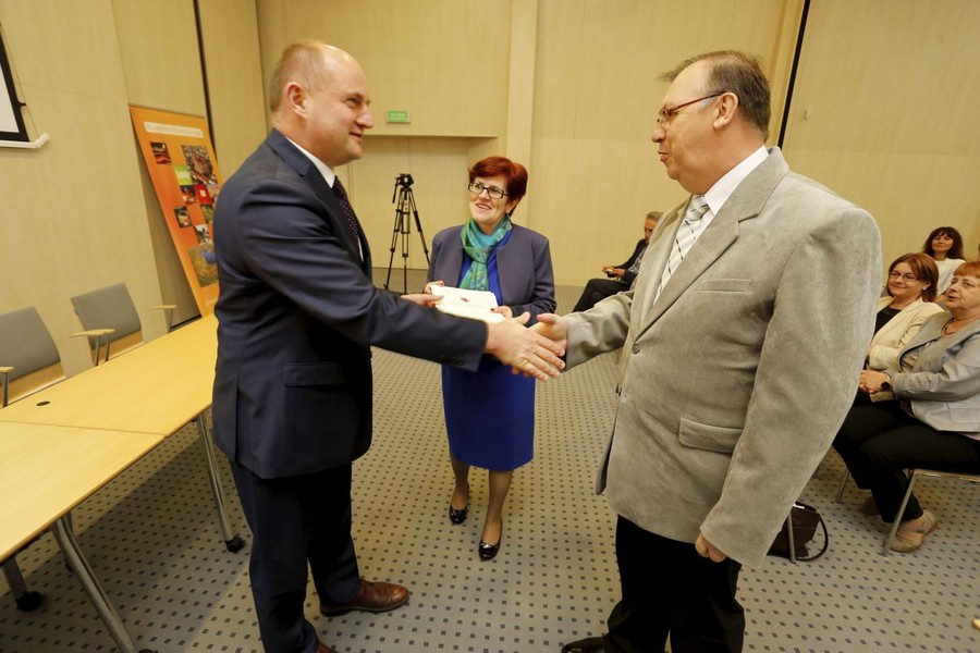 Uroczystość wręczenia umów przedstawicielom organizacji pozarządowych, fot. Mikołaj Kuras