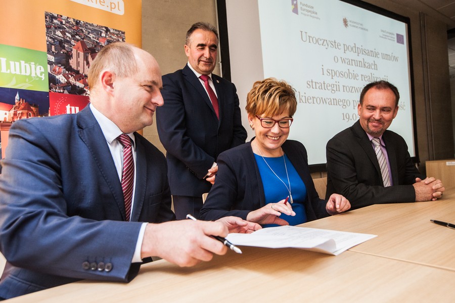 Uroczystość podpisania umów z lokalnymi grupami działania, fot. Andrzej Goiński